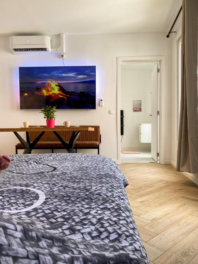 Suite City Center In Quiet Street & Airco Antwerpen Bagian luar foto