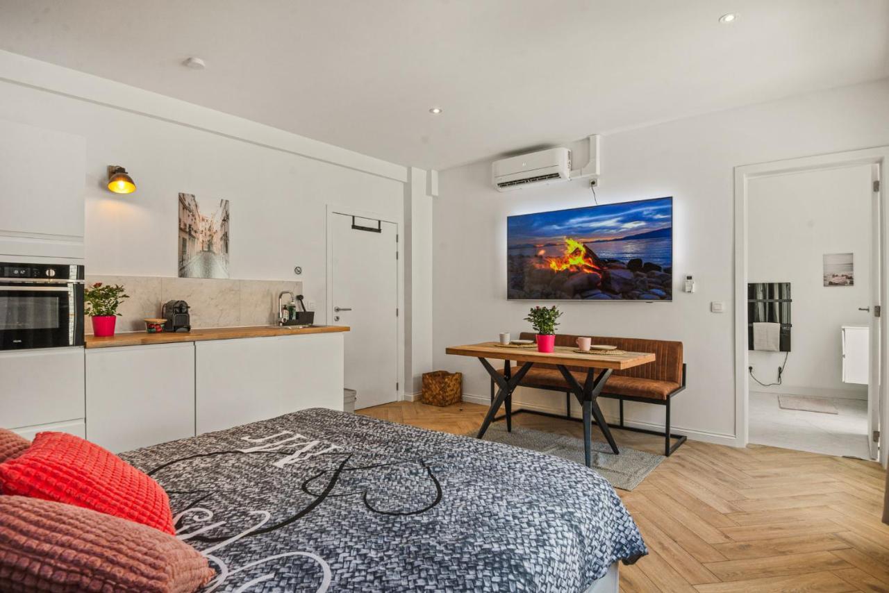Suite City Center In Quiet Street & Airco Antwerpen Bagian luar foto